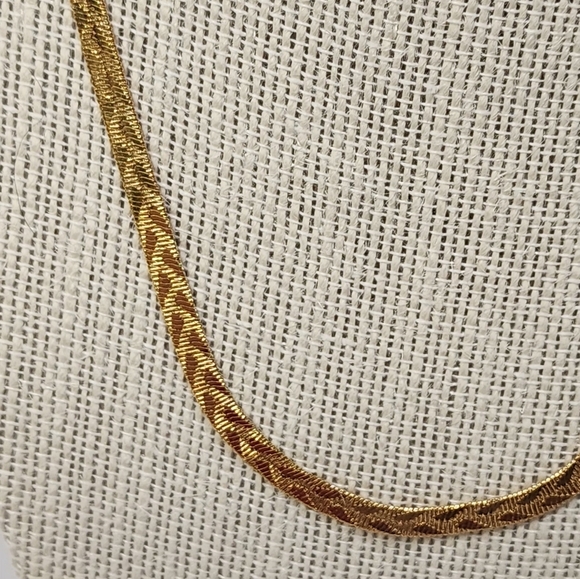 Avon Gold Herringbone Chain Necklace - Picture 4 of 12
